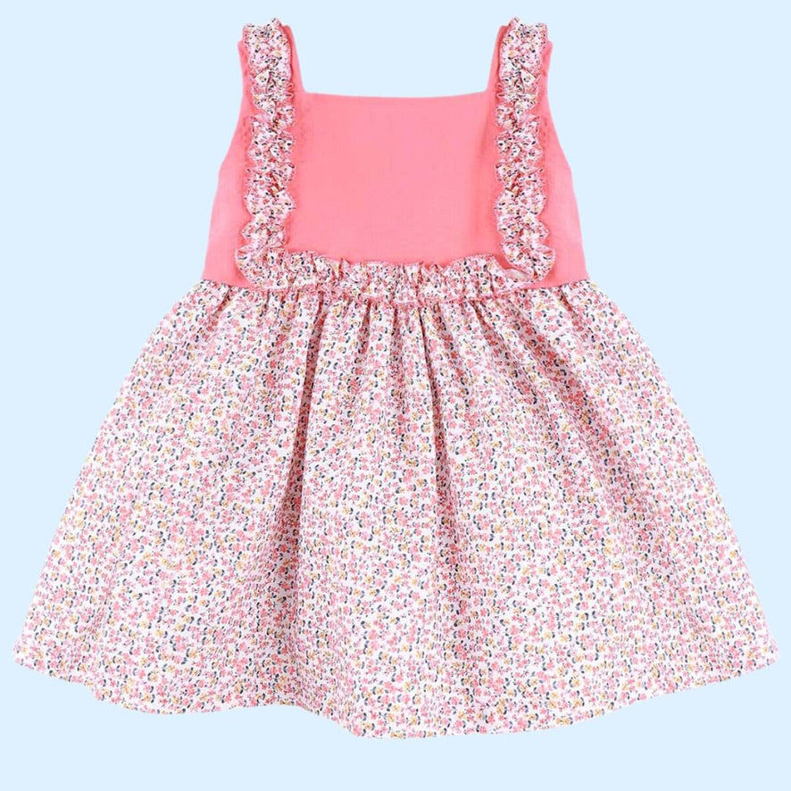 Traje rosado con detalles de flores
