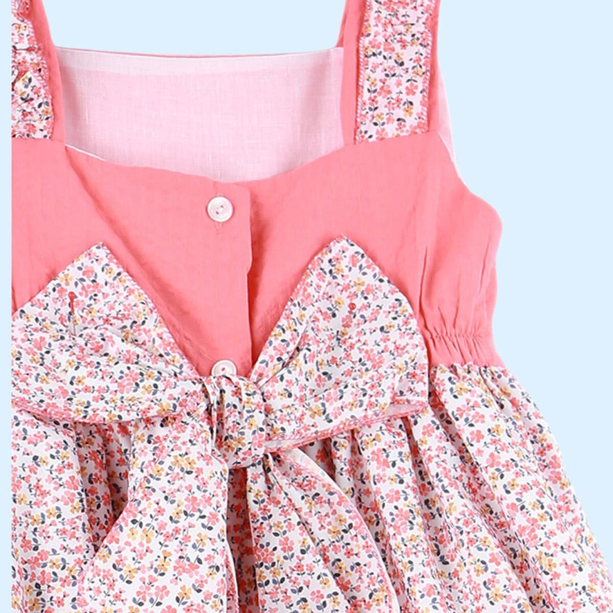 Traje rosado con detalles de flores