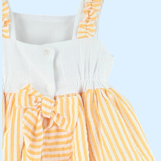 Traje de una pieza con lineas amarillas